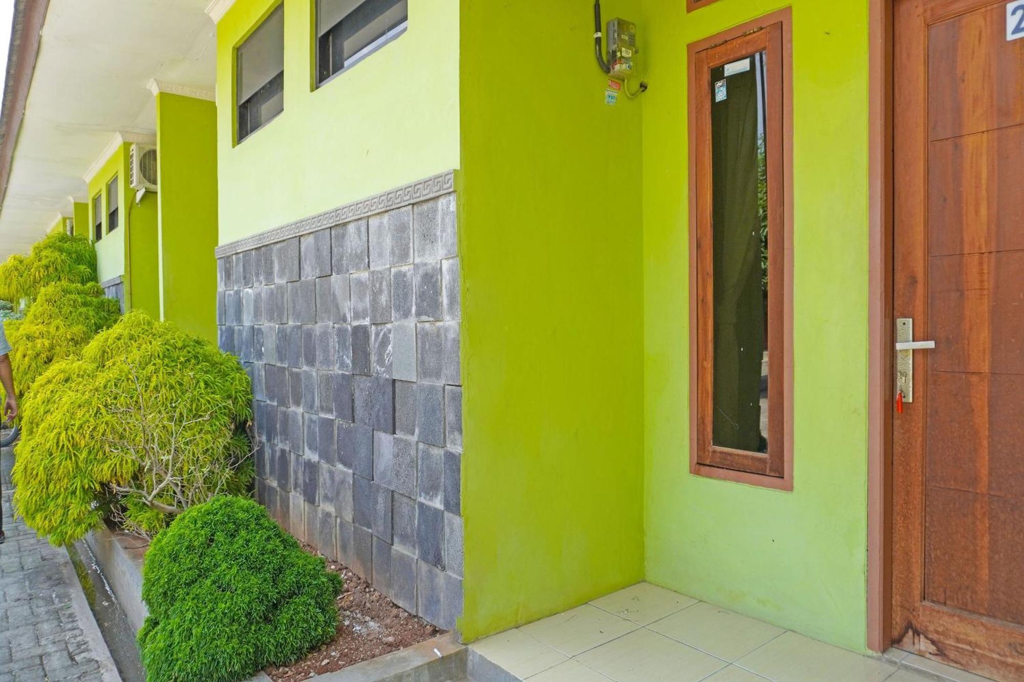 Oyo 91762 Green Home Stay Syariah Purwakarta Esterno foto