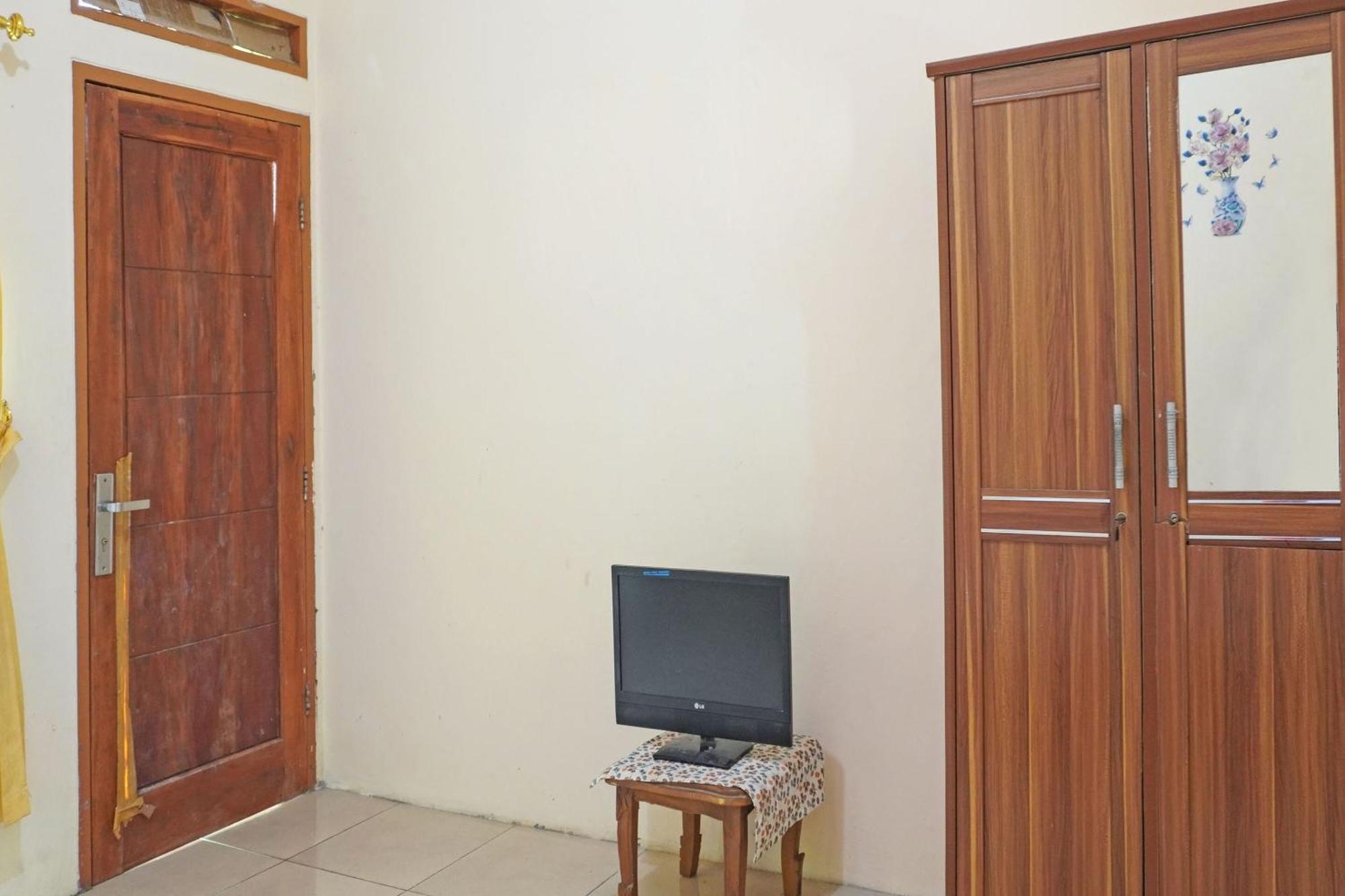 Oyo 91762 Green Home Stay Syariah Purwakarta Esterno foto